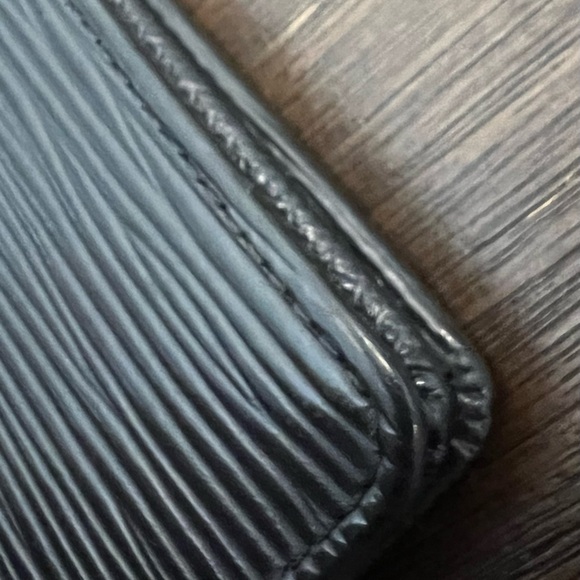 Authentic Vintage Louis Vuitton Black Epi Leather Fold Wallet - Picture 4 of 14